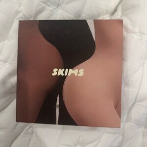 Skims Butt Enhancing Shorts (Black)